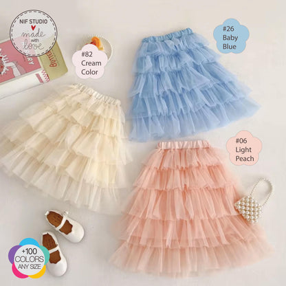 a picture of a baby girl&#39;s dress and shoes